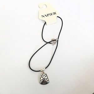 ⭐️Women’s Fashion Black/Sliver Pendent Necklace